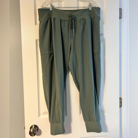 CALIA by Carrie Underwood Pants - Olive cargo pocket joggers size xxl